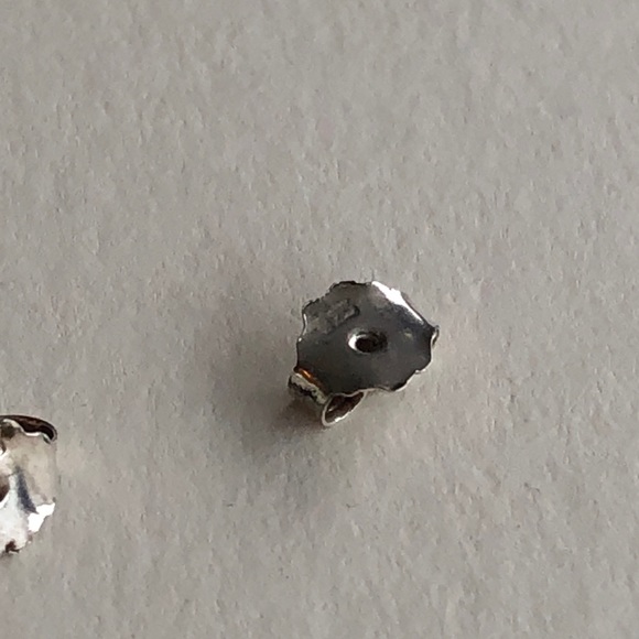 Sterling silver square minimal post earrings - Picture 6 of 11